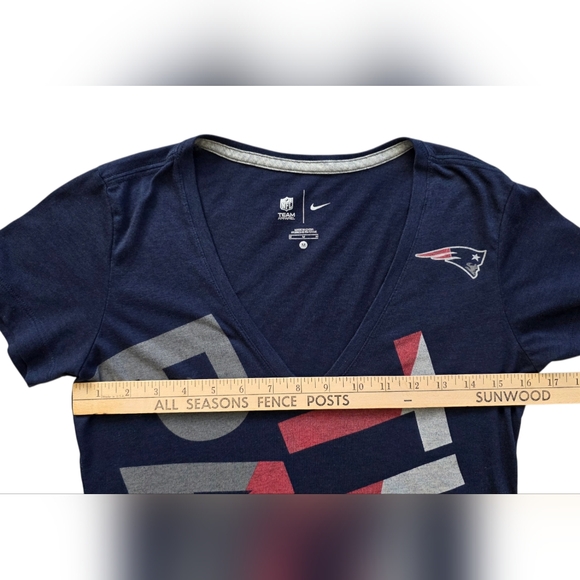 Women's New England Patriots Nike NFL Team Apparel V-Neck T-Shirt - Picture 6 of 6